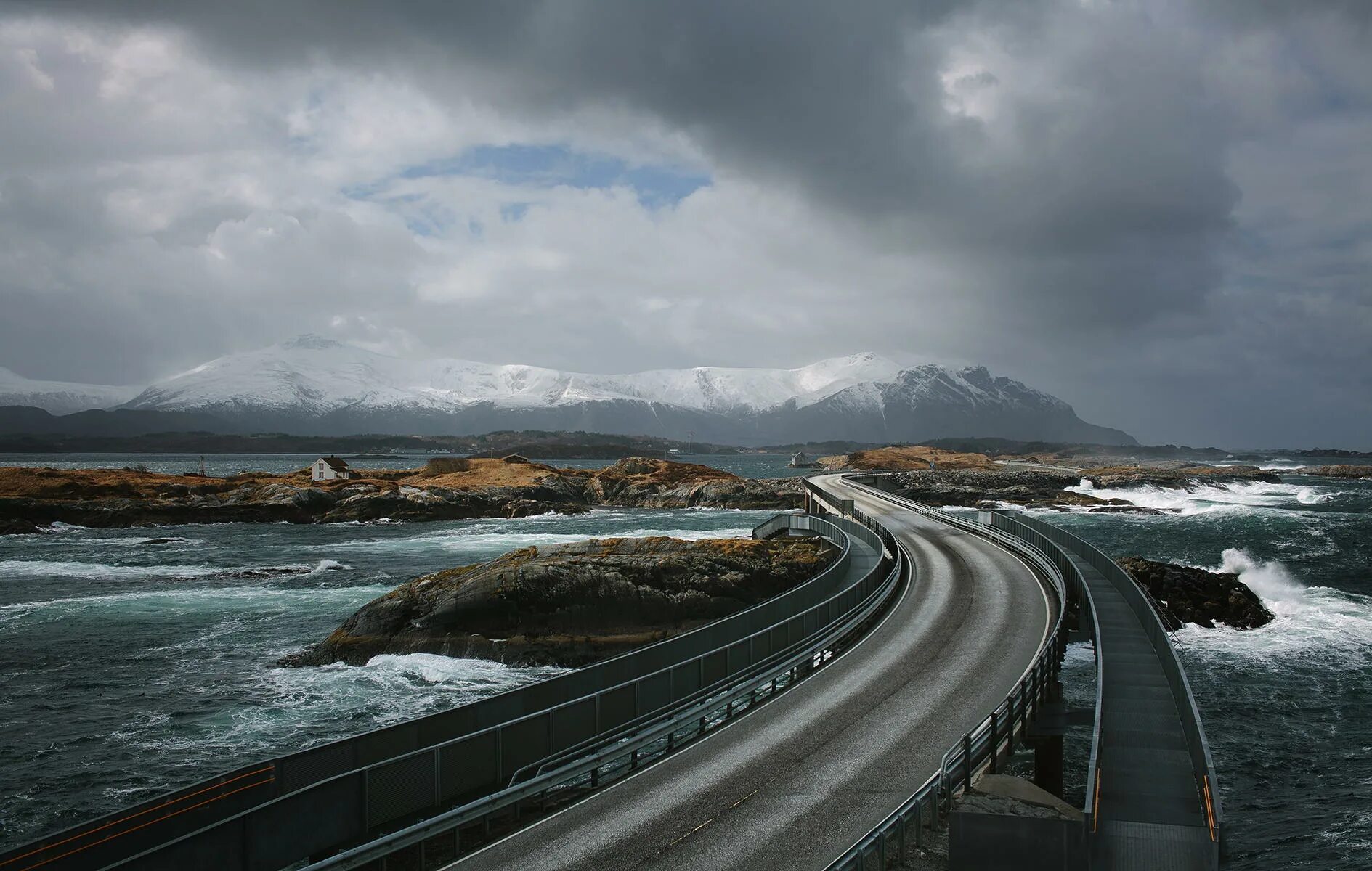 Атлантическая дорога и мост в никуда Норвегия. Дорога Атлантик роуд. Атлантик роуд в Норвегии. Атлантическая дорога в Норвегии. Путешествия через океан