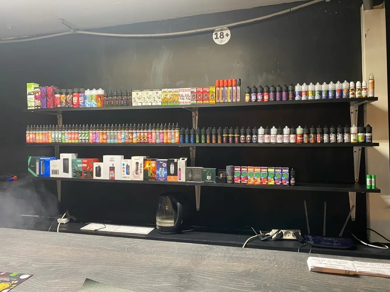 Vape shop вывеска. Магазин вейп шоп черногорск. Вейп шоп в кемерово. Вейп шоп москва. Вейпшоп на карте.