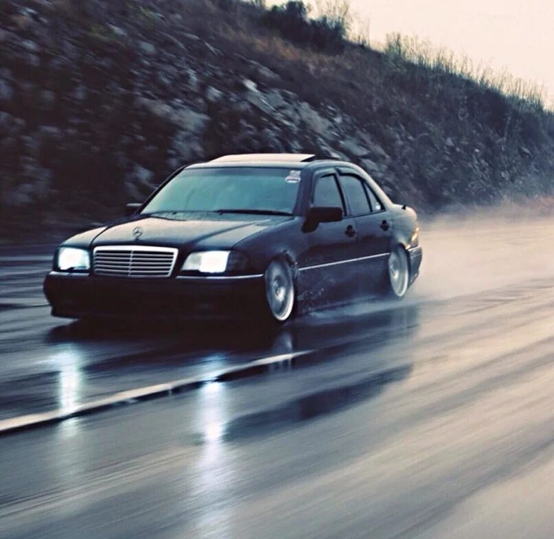 Мерс кабан бандитский w140. Крутятся диски мерин. Мерседес 140 бандитский. Крутятся диски мерин. Бмв е34 бандиты 90.