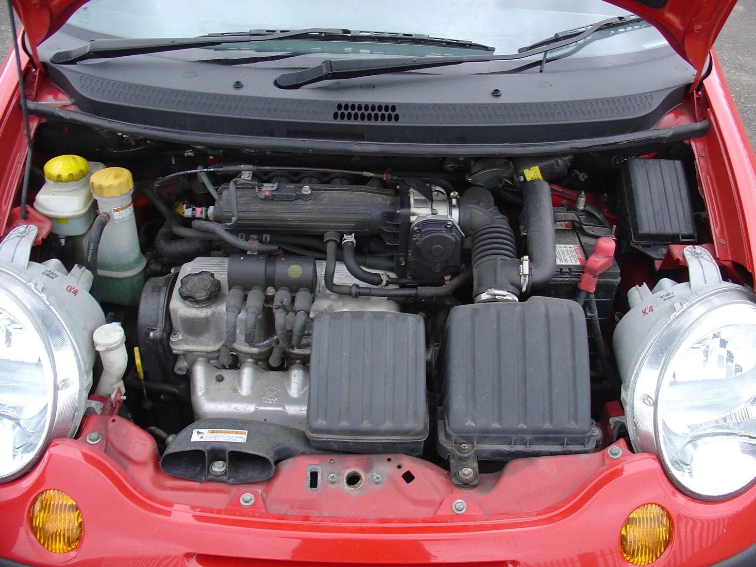 Сколько литров в матизе 0.8. Мотор дэу матиз 1.0. двигатель daewoo matiz 0.8. daewoo matiz 1.0 l под капотом. моторный отсек дэу матиз.