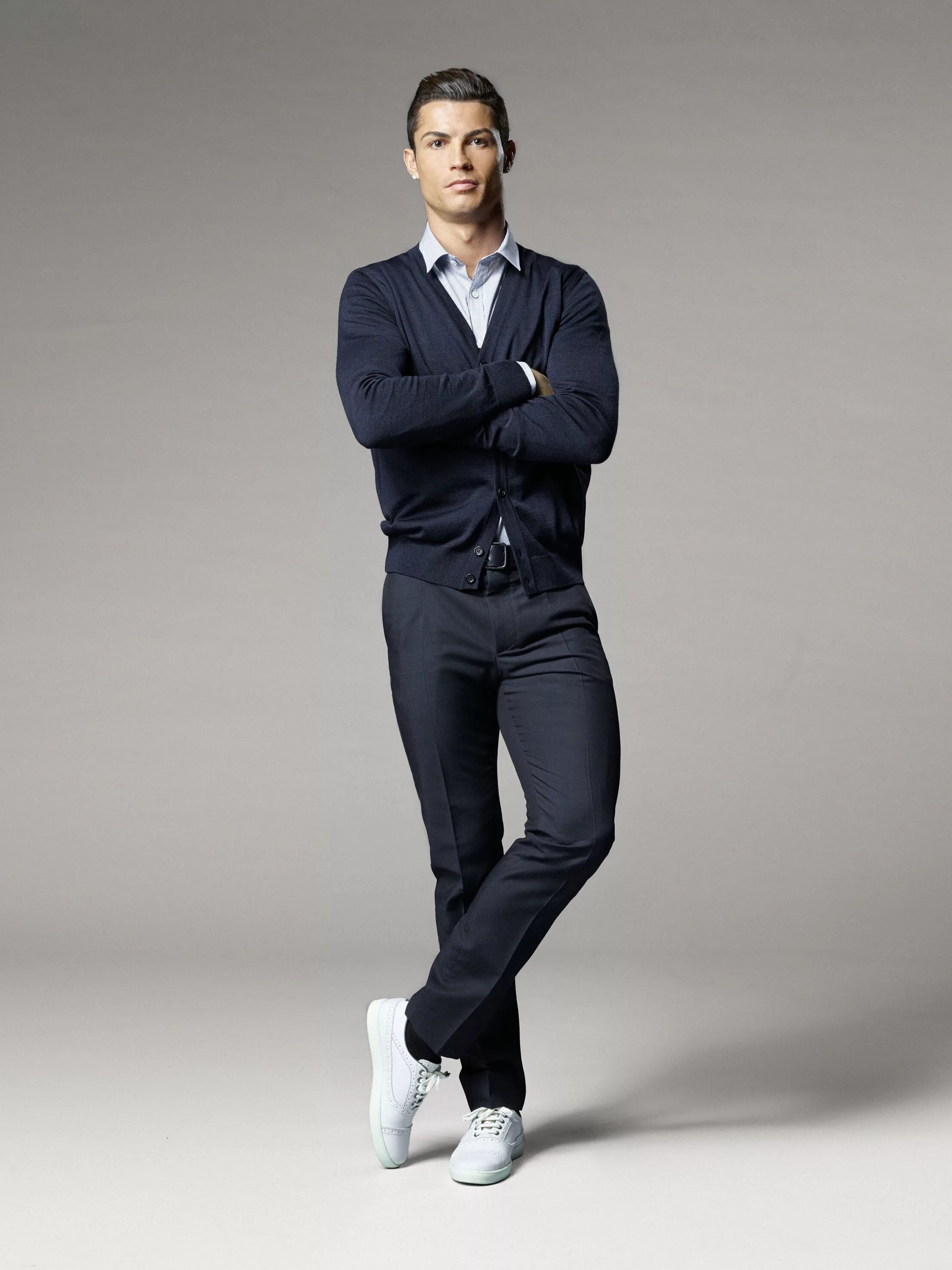 Картинки человека мужские. Криштиану Роналду в костюме в полный рост. Кристиано Роналдо в полный рост 2023. Cr7 Cristiano Ronaldo одежда. Кристиано Роналдо полный рост.