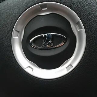 Значок приоры на руле