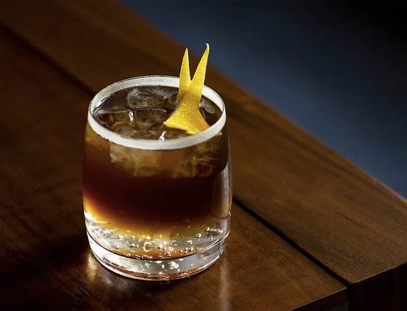 Эспрессо тоник кофейня. Эспрессо тоник. Эспрессо тоник и бамбл. Эспрессо тоник коктейль. Айс кофе тоник шоколадница.