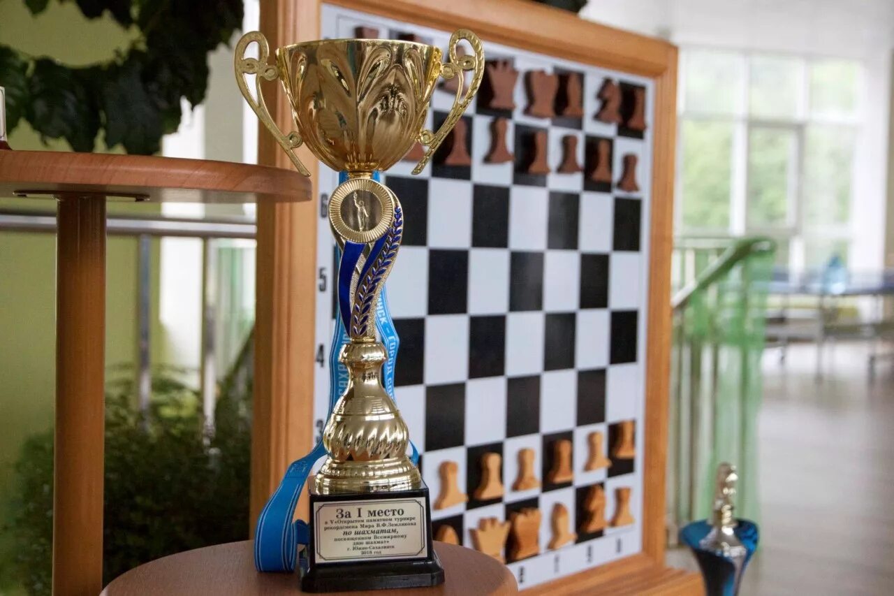 Медаль шахматы. Кубок титанов шахматы. Кубок титанов шахматы. Награды по шахматам. Турнир по шахматам.
