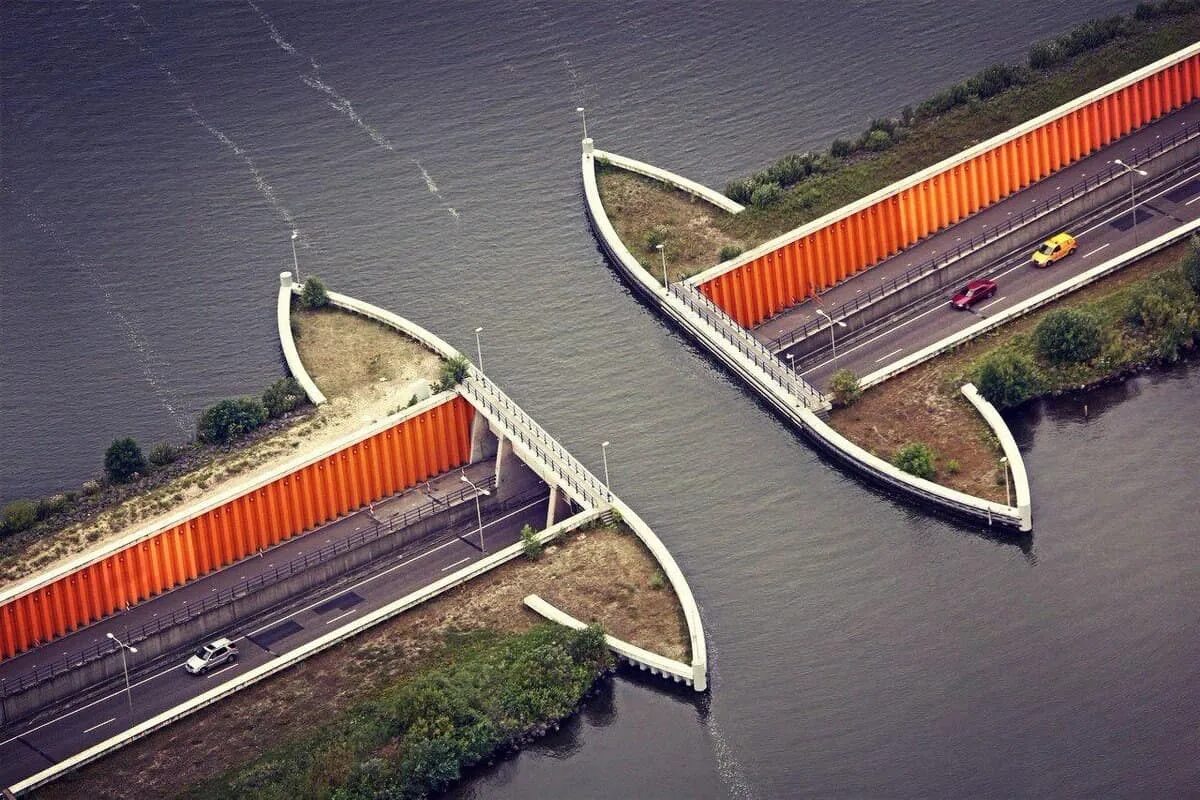 They the new bridge. Акведук Veluwemeer, Нидерланды.. Водный мост Велувемир Нидерланды. Мост в Нидерландах акведук. Акведук Велувемеер мост.