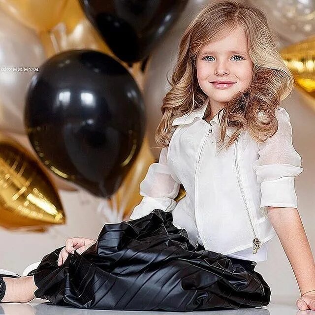 Роскошь юных лет. Шикарные девушки. Маленькие красавицы. Роскошь юных лет. Тамара экклстоун feet.