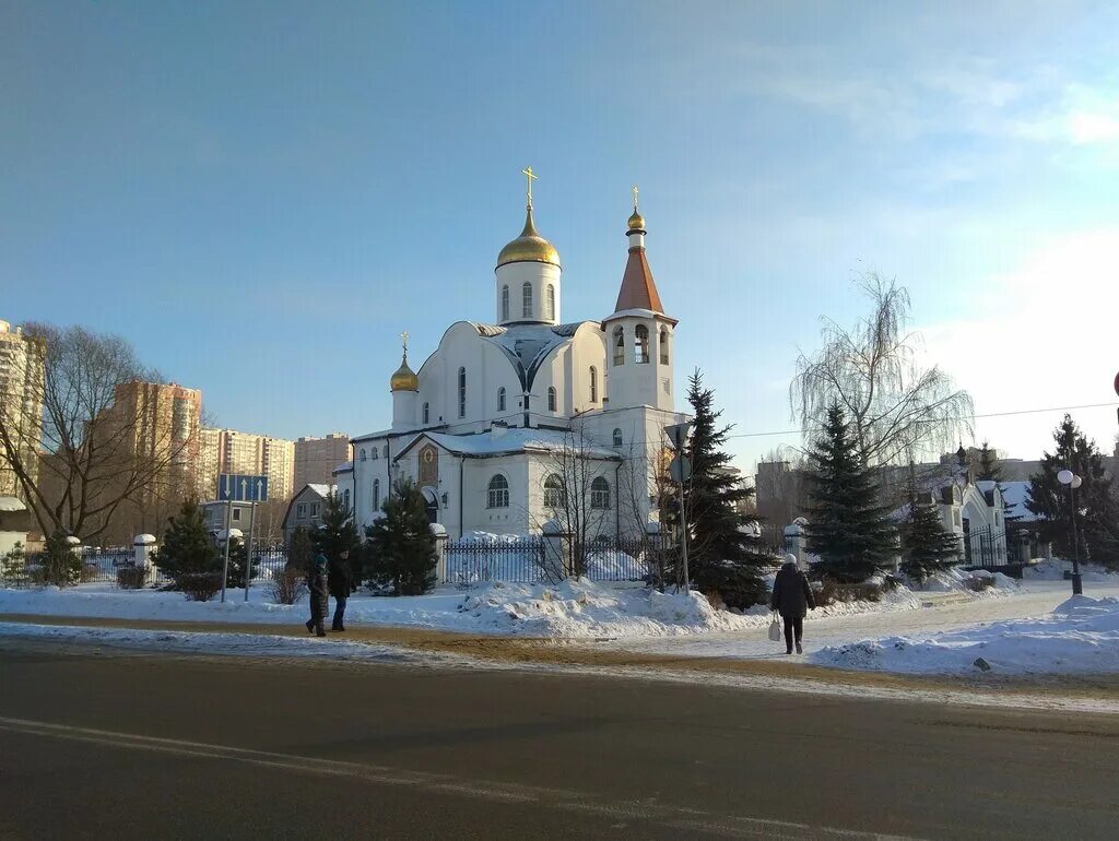 Храм казанской иконы божией матери в реутове. Храм в Реутово Казанской Божьей матери. Реутов храм Казанской иконы. Троицкий храм Реутов. Реутов храм Троицкий храм.