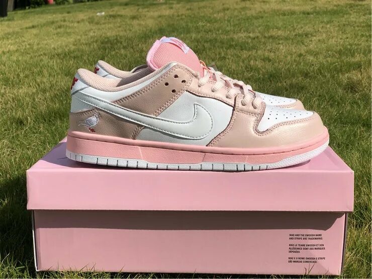 Найк с голубем. Nike SB Dunk Low Pink Pigeon. Nike Dunk SB Low Elite Pink White. Найк Dunk Low Pink. Nike Dunk SB Low Pink White.