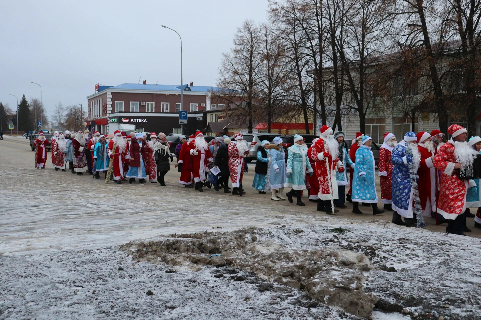 Погода базарный. Базарных Матаках. Открытие елки. Открытие главной елки Переславль. Парки героев в Базарных Матаках.