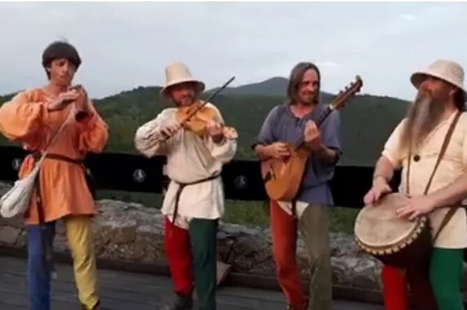 Лусинэ закарян (сопрано). Старые армянские песни. Армянские песни. Плакат quand l'amour seveille. Дживан гаспарян 2022.