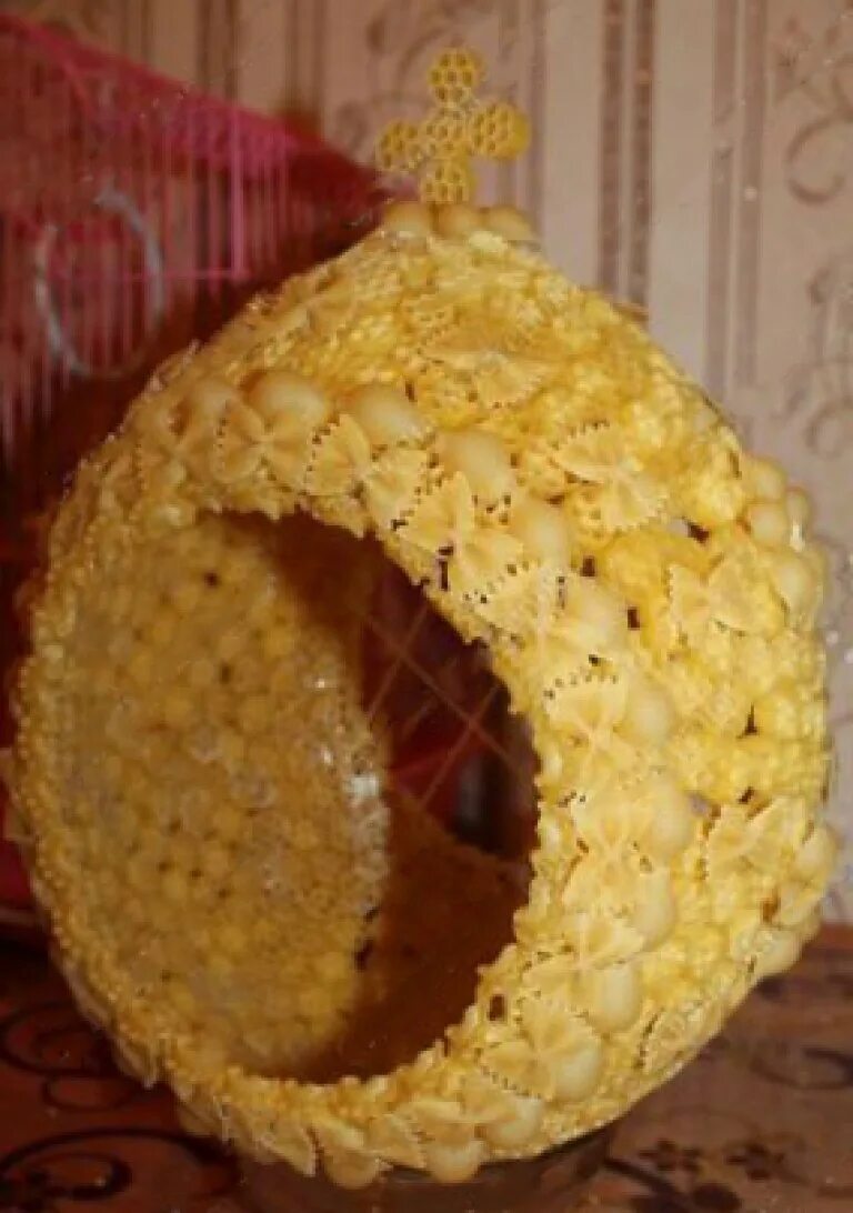 Яйцо из макаронных изделий
