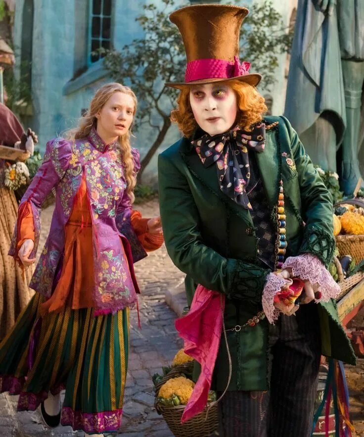 Алиса в стране чудес тим бертон 2010. Герои мультика мишки гамми. Какие персонажи показывают диковинки. Скульптура алиса в стране чудес в нью-йорке. Корешки.