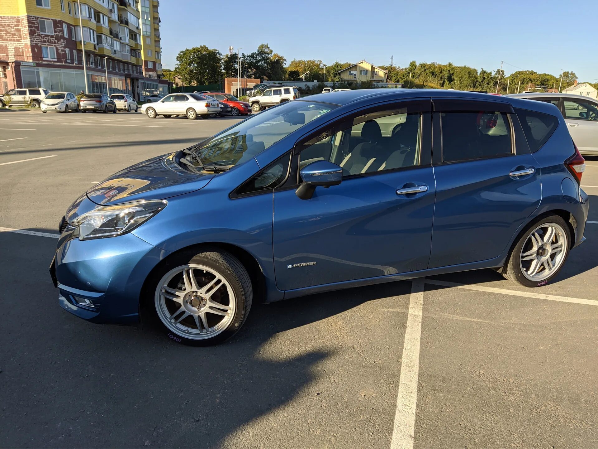 Note 12 speed. Nissan Note e-Power r17. Nissan Note e-Power r16. Nissan Note e12 r17. Nissan Note e-Power 17 колеса.