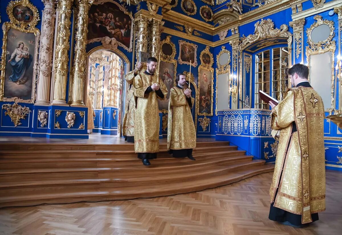 Служба в екатерининском храме рязань. Воскресенская церковь екатерининского дворца. богослужение в екатерининском дворце в царском селе. екатерининский собор царского села. церковь воскресения христова царское село.