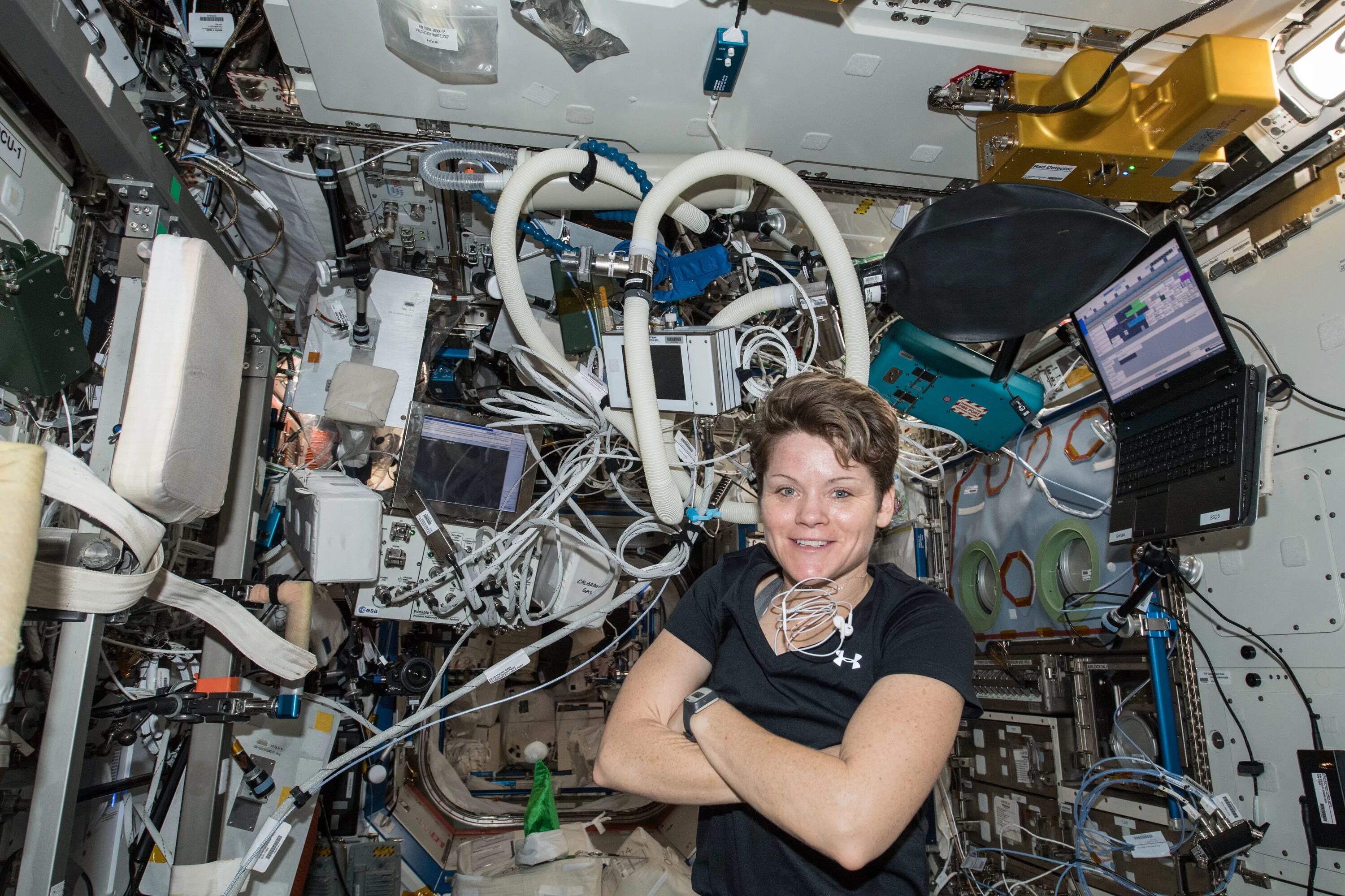 Энн МАККЛЕЙН астронавт NASA. Женщины на МКС. Девушка на МКС. Женщина космонавт.