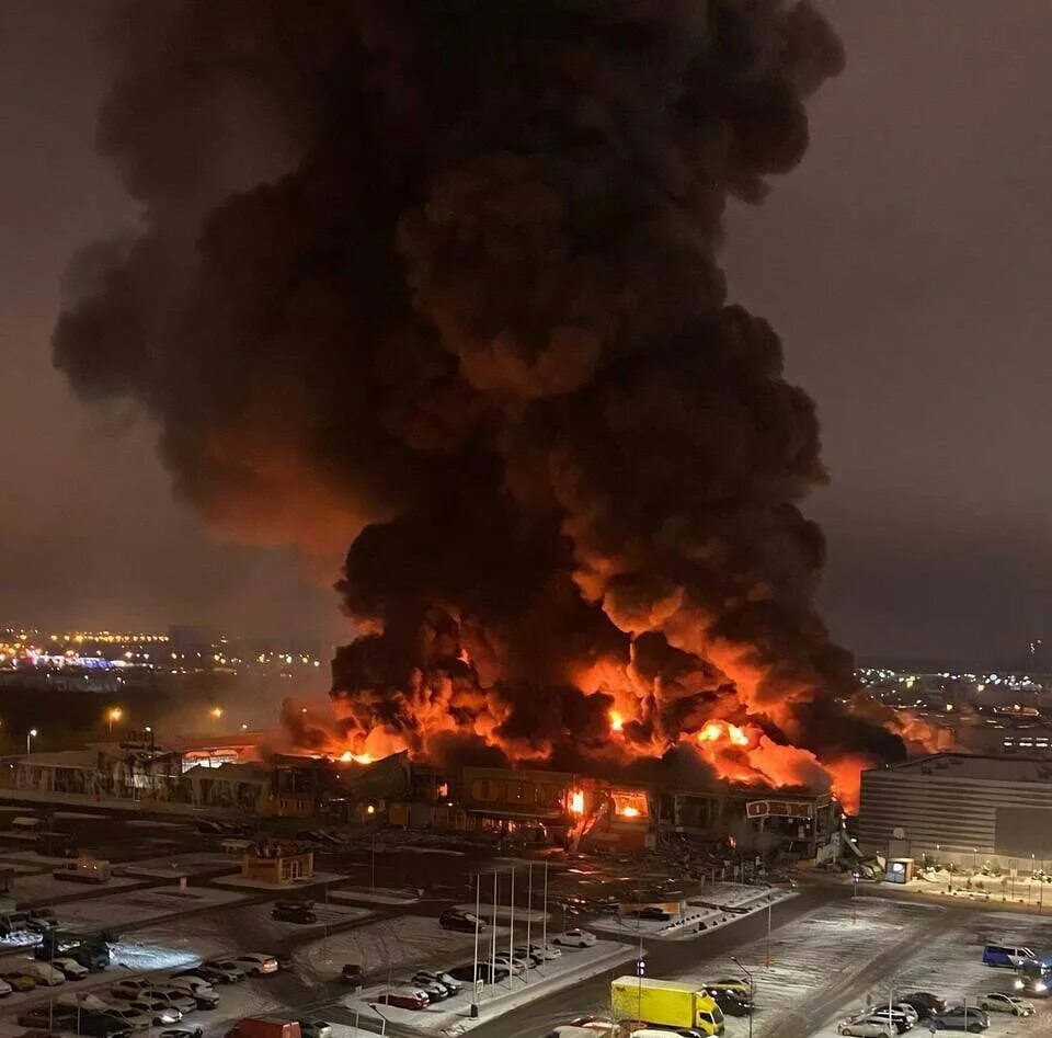 Что горит в центре москвы. Пожар в центре москвы сейчас. Пожар в бизнес-центре "гранд сетунь плаза". Крупные пожары в москве 2022. Что горит в центре москвы.