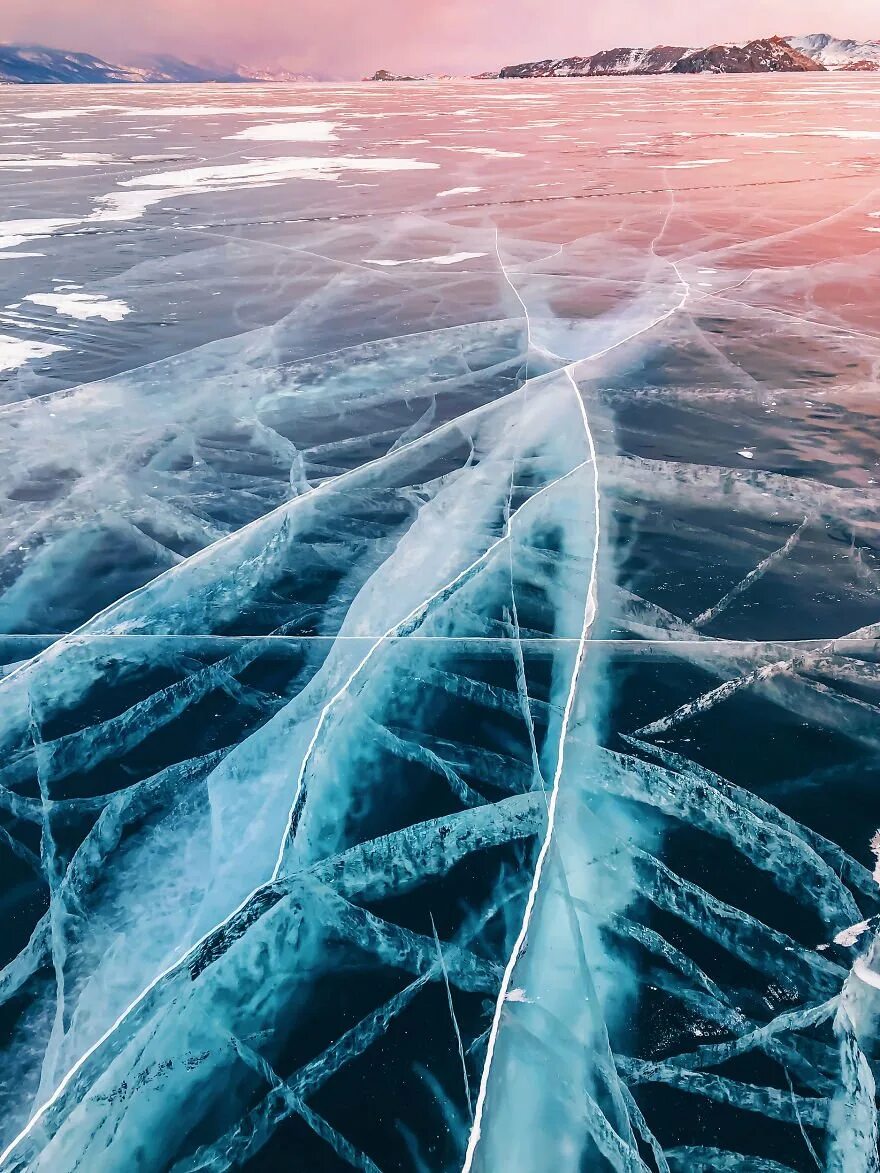 Трещин на зиму. Замерзшее озеро Байкал. Становые щели на Байкале. Озеро Байкал лед.