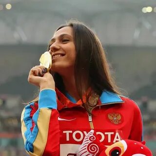 Девушка кучина