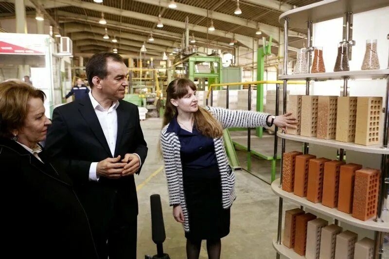 Директор кирпичного