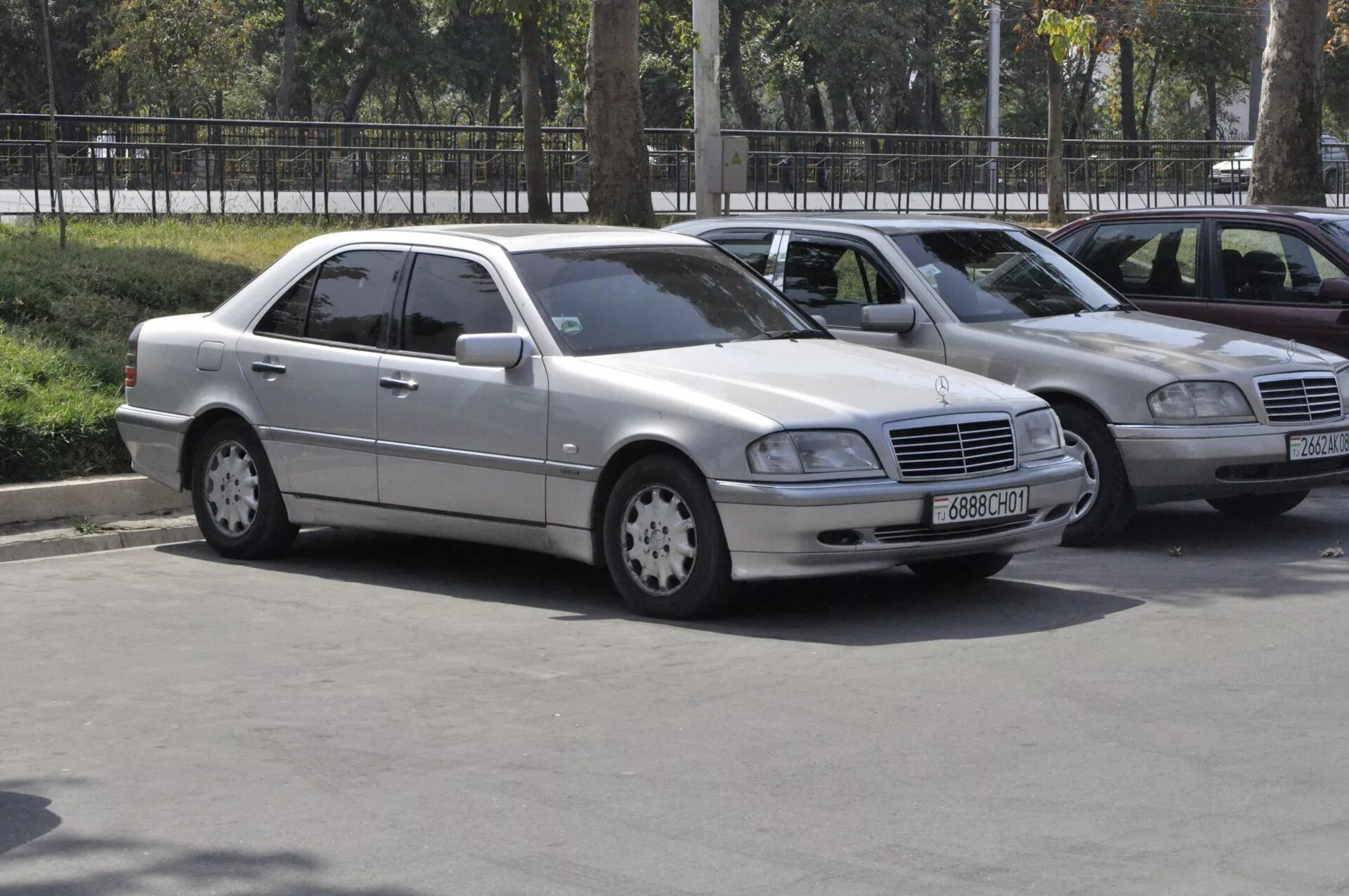 Купить мерседес в таджикистане. Mercedes-Benz w202. Mercedes Benz w202 Душанбе. Мерседес w202 Таджикистан. Mercedes Benz w202 1999 Таджикистан.