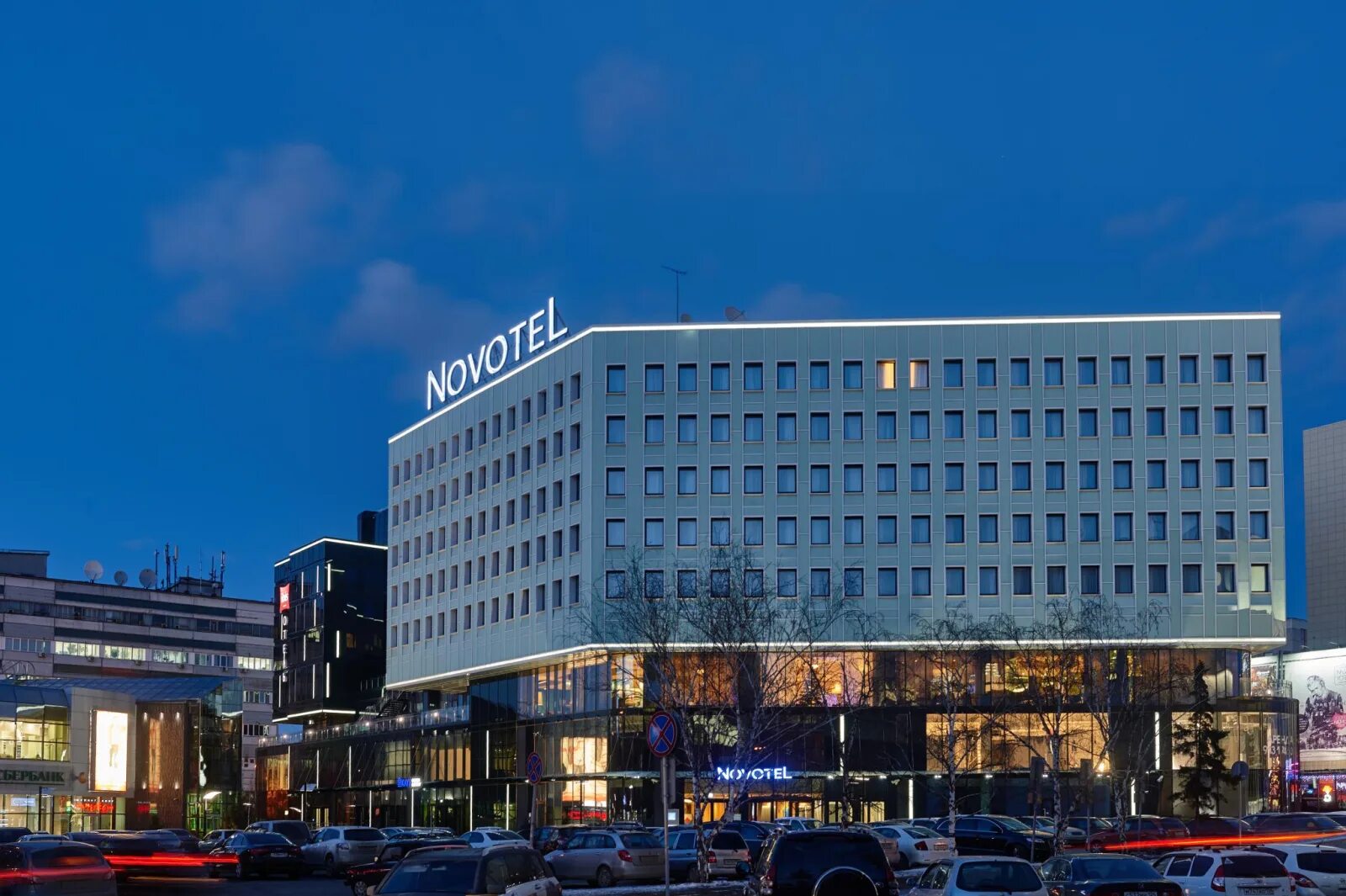 Красноярск гостиницы в центре. Отель Novotel Красноярск. Новотель Красноярск центр. Гостиница Новотель Красноярск.