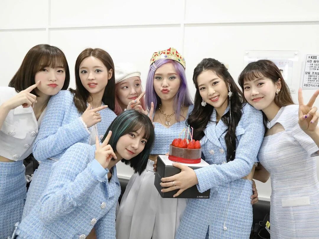 My girl pic. Группа oh my girl. арин oh my girl 2022. женское сообщество. oh my girl игра.