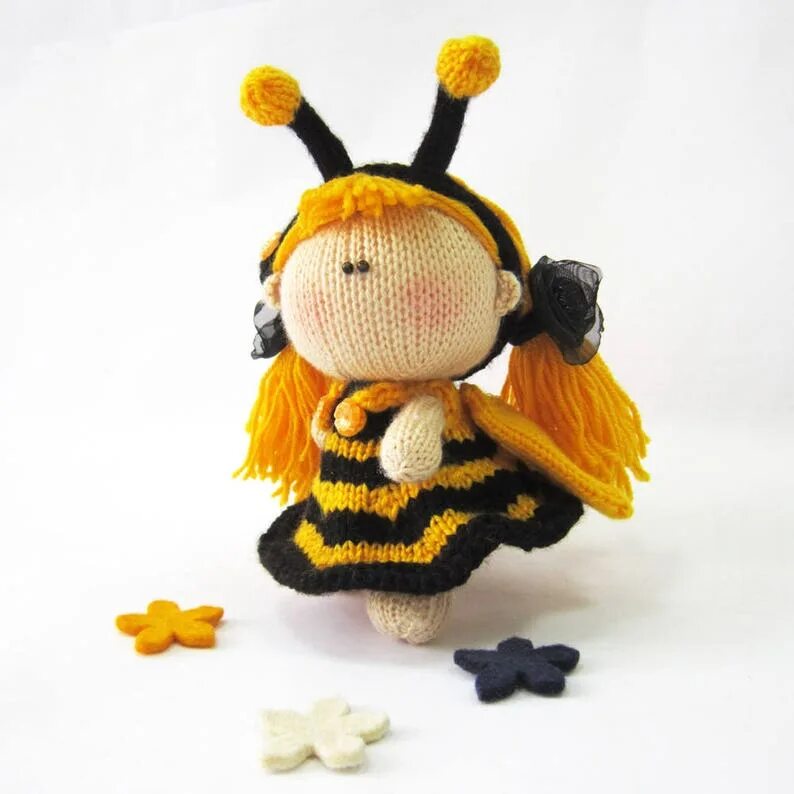 Вязаные игрушки Шмель. Кукла пчела своими руками. Вязаный Шмель пчела плюшевый. Вязаный Шмель большой. Куколка пчелы