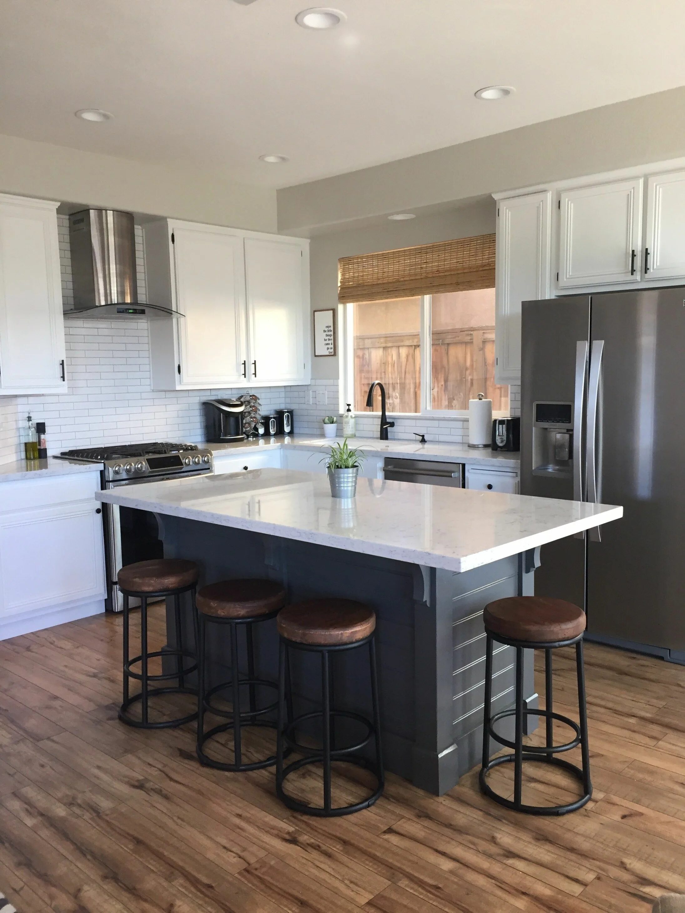 15 Gorgeous Kitchen Islands With Storage Kitchen island with seating, Stylish ki