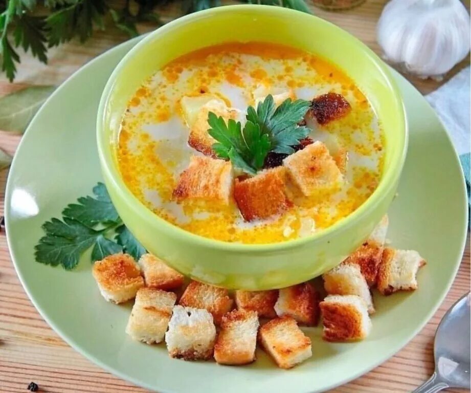 Как готовить суп с плавленным сыром. Куриный суп с плавленым сыром. куриный суп с плавленным сыром. сырный суп из плавленных сырков с курицей. сырный суп с курицей и плавленным сыром.