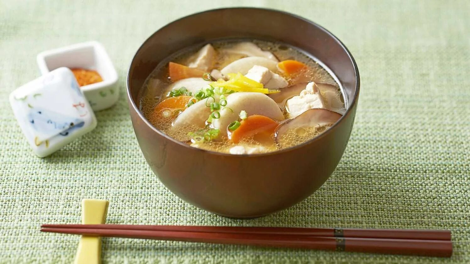 Кэнтин дзиру. Корейский мисо суп. Мисо рамен Япония. Кенчин суп.