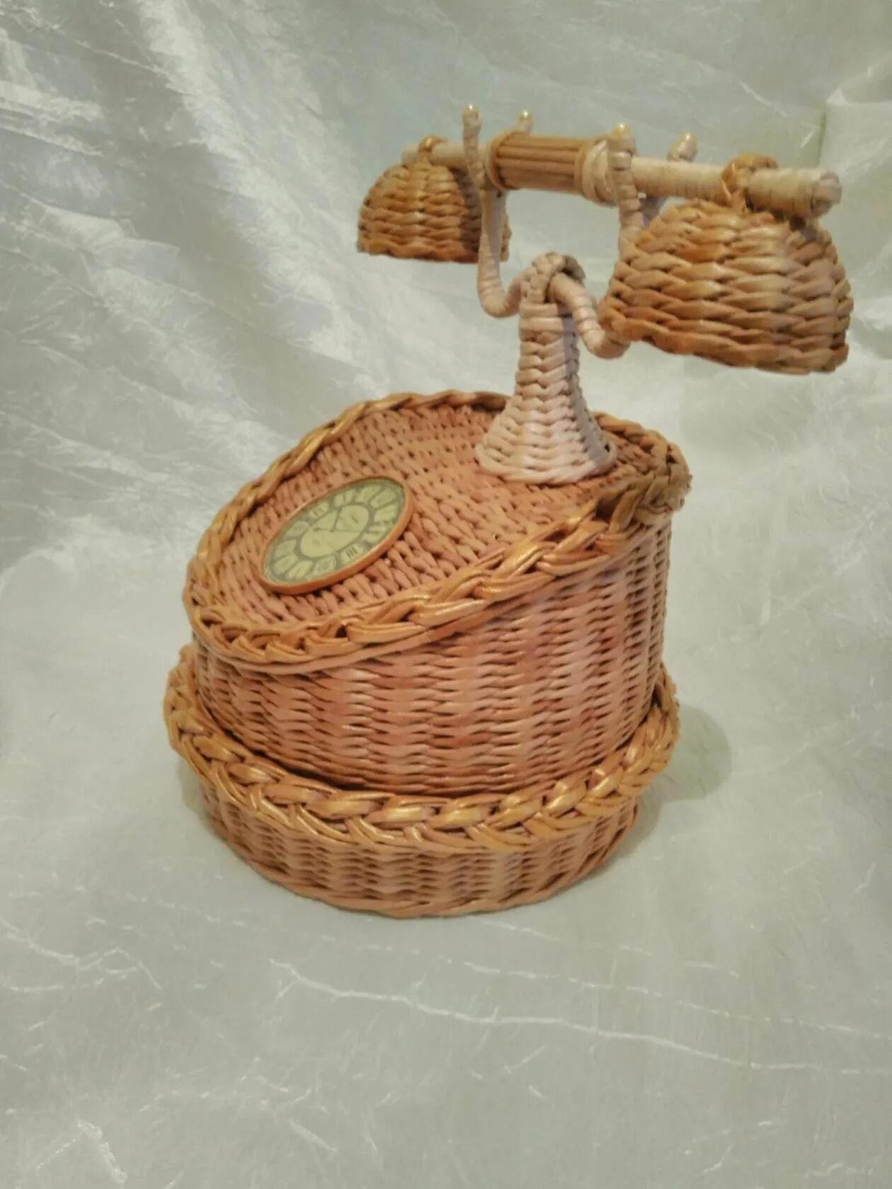 плетение из бумажной лозы короба для хранения. открытка с плетением. плетеная открытка. открытка плетение корзинка. плетеная открытка.