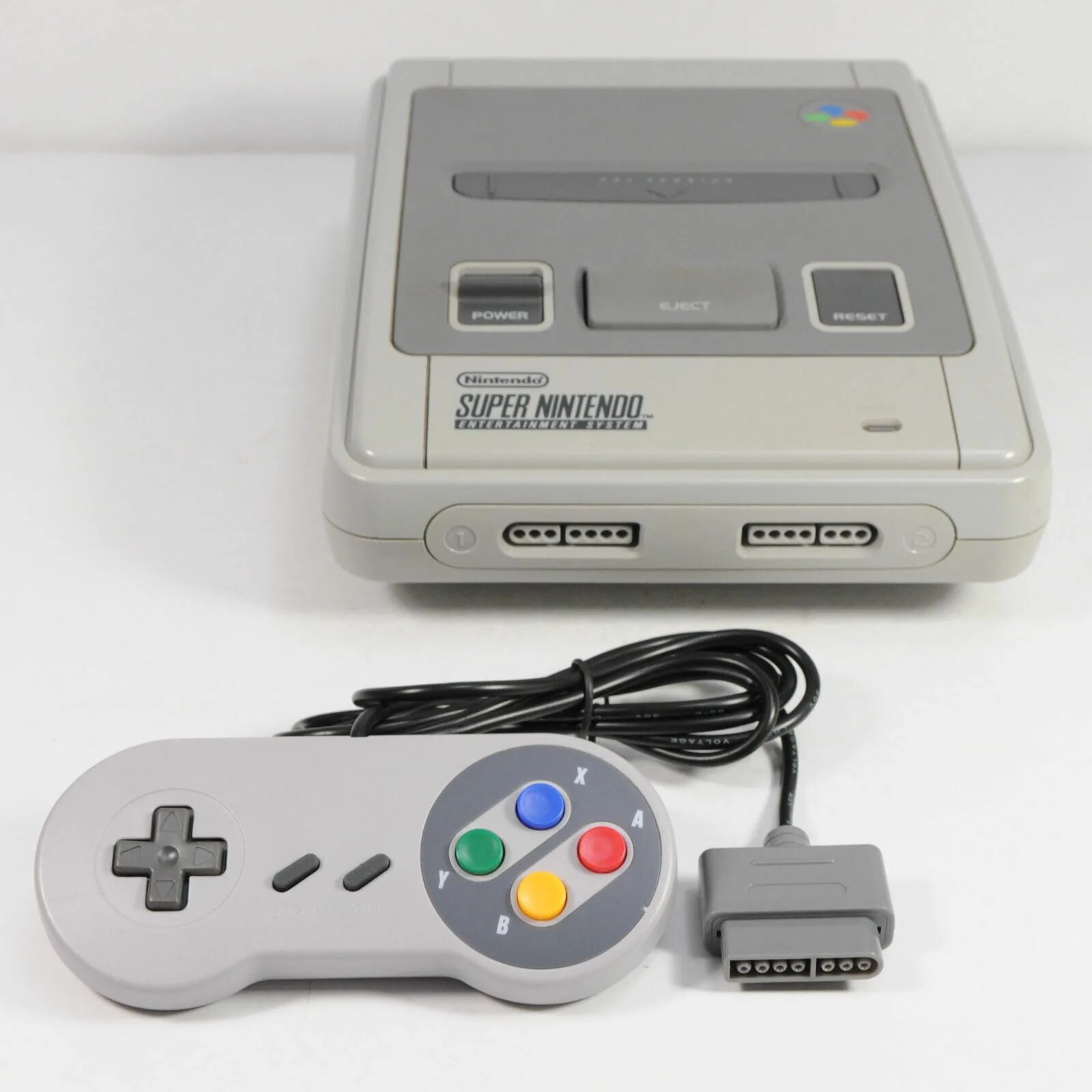 Super famicom. Приставка super Nintendo. Игровая приставка супер Нинтендо. Приставка супер Нинтендо 1990. Нинтендо консоль оригинал.