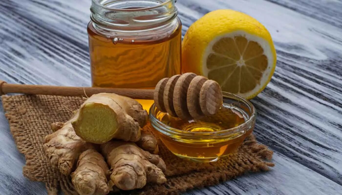 Имбирь мед и лимон рецепт от простуды. Хрен с медом. Мед лимон имбирь. Корень имбиря с медом. Корень имбиря лимон и мед.