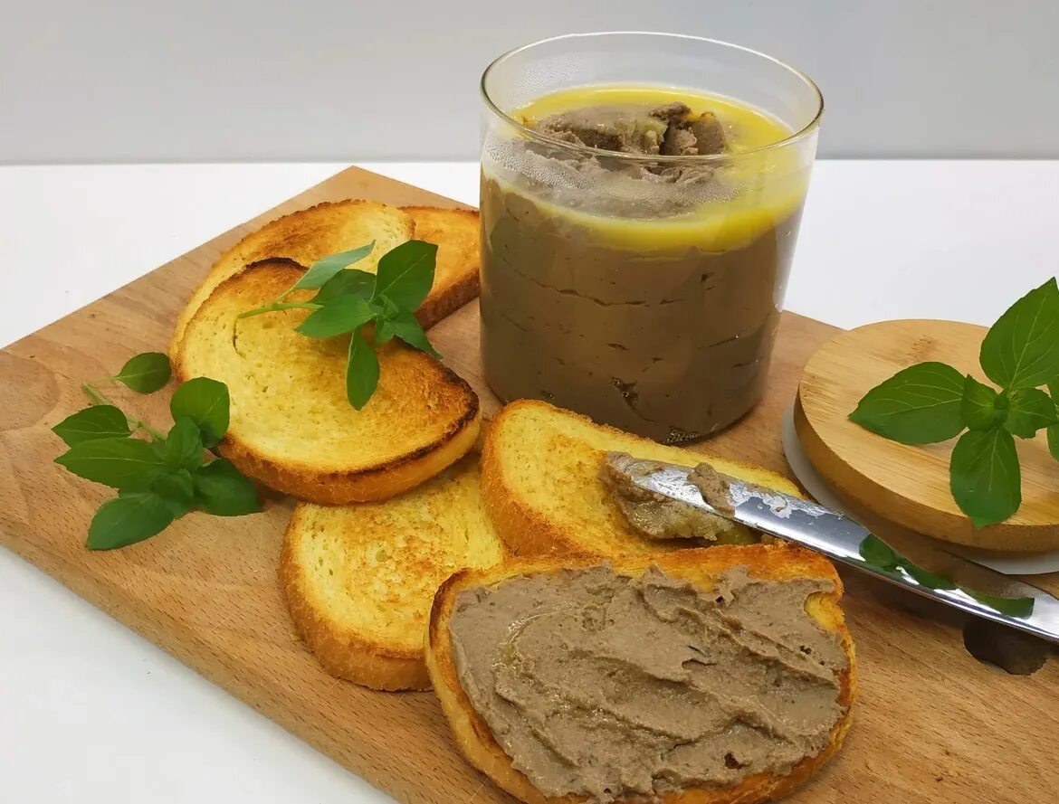 Паштет без блендера. Паштет из печени. паштет из куриной печени. паштет из куриной печени с грушей. паштет из утиной печени.