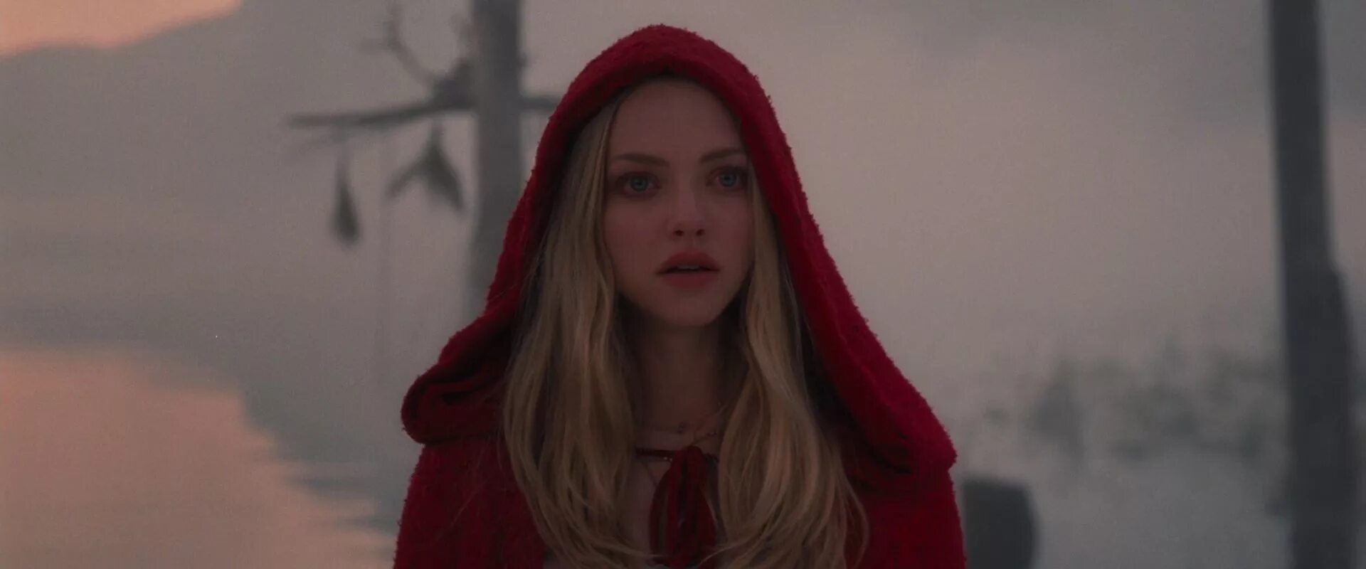 красная шапочка red riding hood, 2011. красная шапочка фильм валери. аманда сейфрид красная шапочка (2011). красная шапочка 2011 валери и питер. аманда сейфрид красная шапочка (2011).