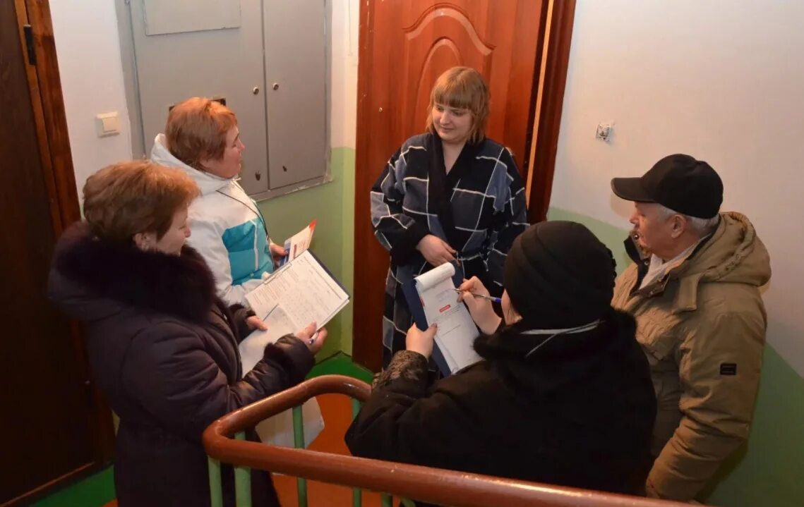 Подомовое информирование избирателей. Поквартирный обход. обход по квартирам. подомовой обход жителей. поквартирный обход избирателей лично кандидатом картинки.