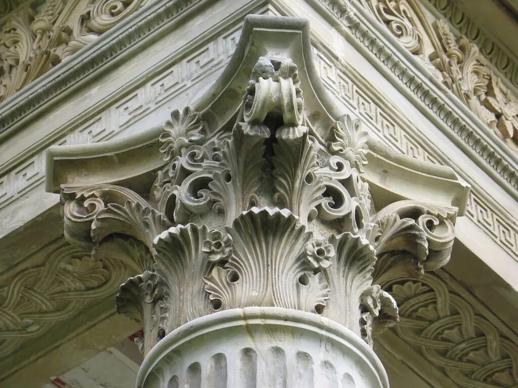 декоративный элемент замок на фасад. капитель ионического ордера. капитель ионического ордера. капитель коринфского ордера. архитектурный элемент 5 букв.