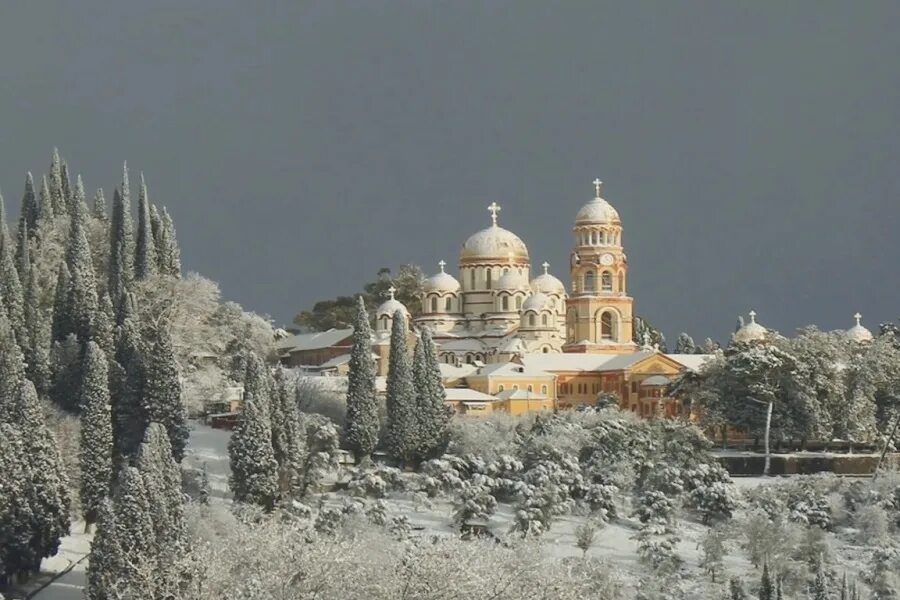 Год абхазии. Озеро рица зима. Абхазия сухум зимой. Зима в абхазии 2022. Абхазия сухум зима.