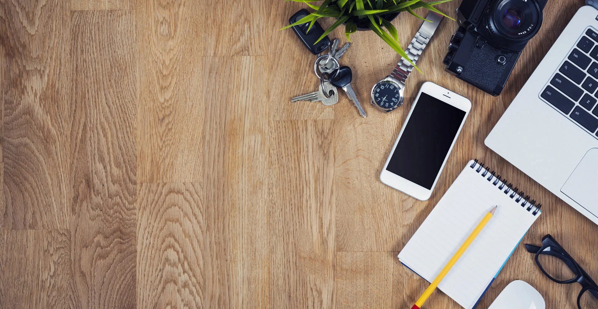 стол вид сверху. письменный стол фон. письменный стол фон. письменный стол вид сверху. стол для ноутбука.