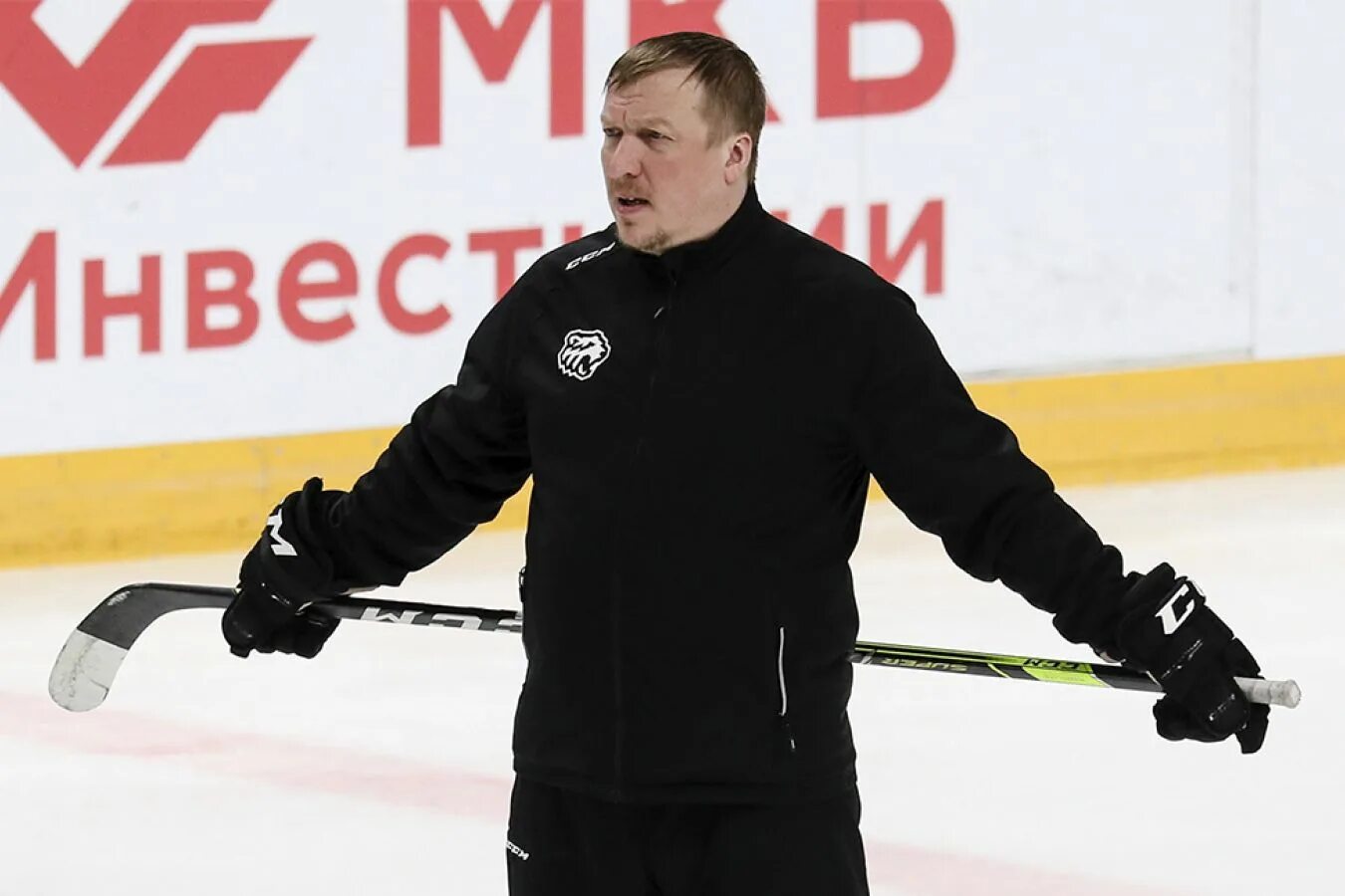 Заварухин тренер автомобилист. Трактор тренер заварухин. Ак барс матч. Тренер трактора. Тренер трактора кхл заварухин.