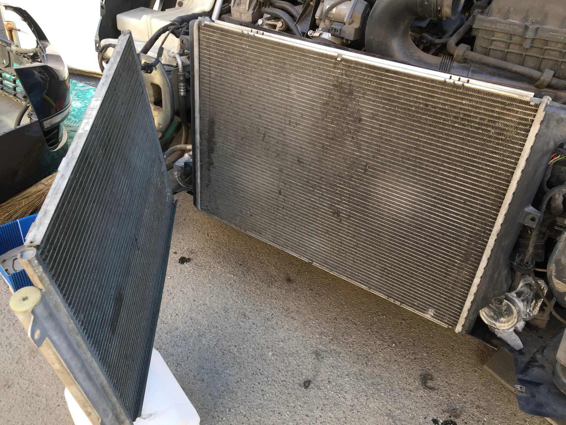 Радиатор пассат б7 1. Интеркулер vw t4 axg. Радиатор пассат б6. 8 tsi. Радиатор пассат б7 1.