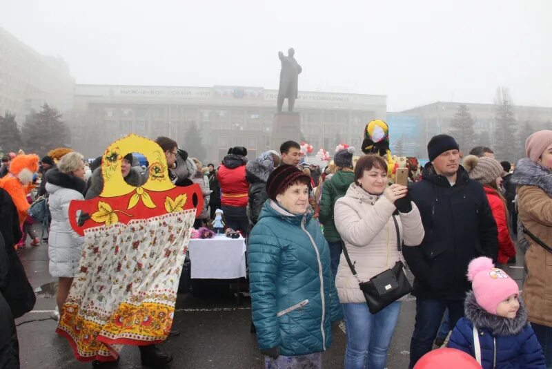 Масленица Саратов Театральная площадь. Масленица на театральной площади. Сожжение Масленицы Саратов. Саратов Масленица 2024 на театральной площади. Саратов масленица 2024 афиша