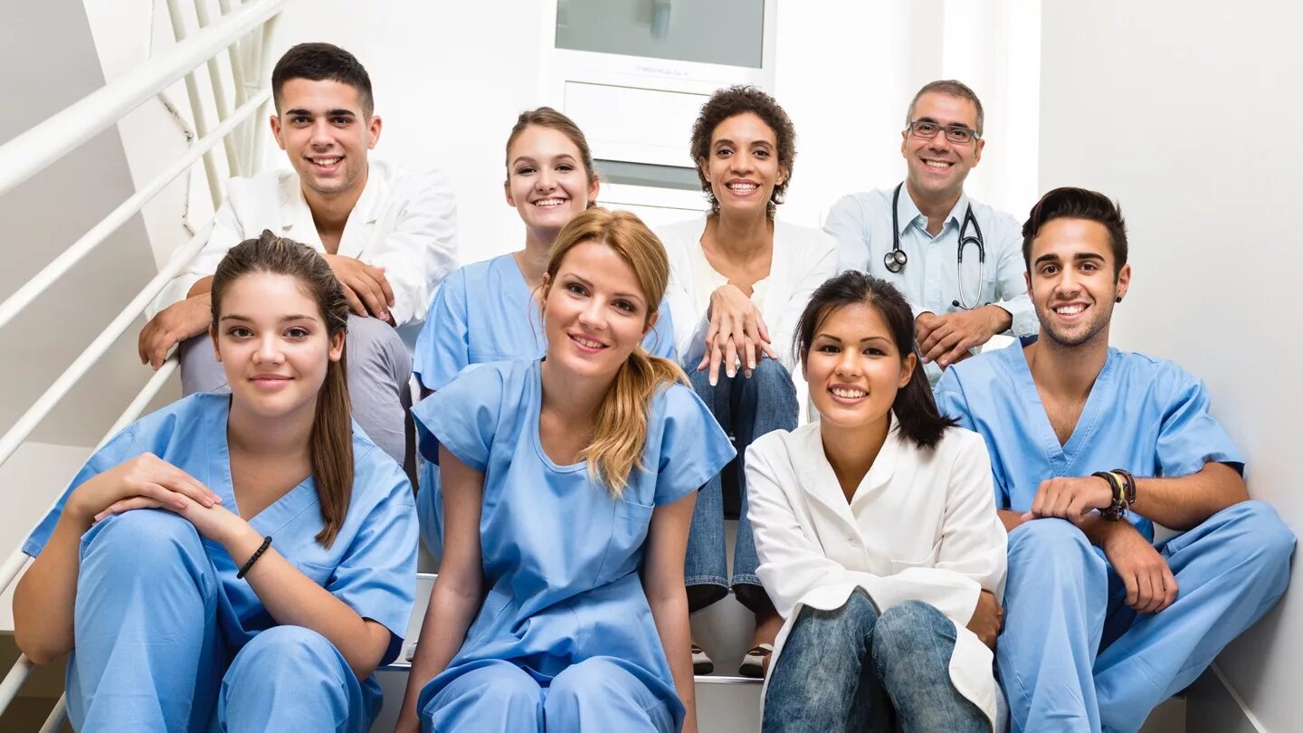 Nursing students. Коллектив врачей. Студенты медики фотосессия. Фотосессия медиков. Радостный студент медик.