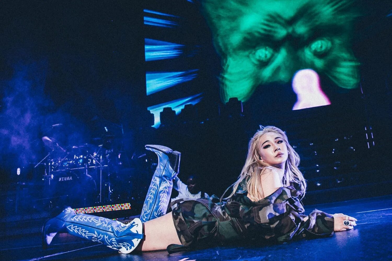 Cl hello bitches. Cl 2ne1 hello. хеллоу бичес. cl bithes&#039;s. hello bitches cl.