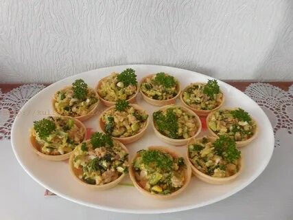 Тарталетки с печенью и огурцом