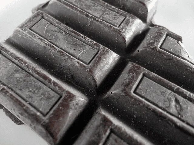 Белый налет на шоколадных. Белый налет на шоколадных. Белый налет на шоколадных. Плесень на шоколаде. Белый налет на шоколадных.