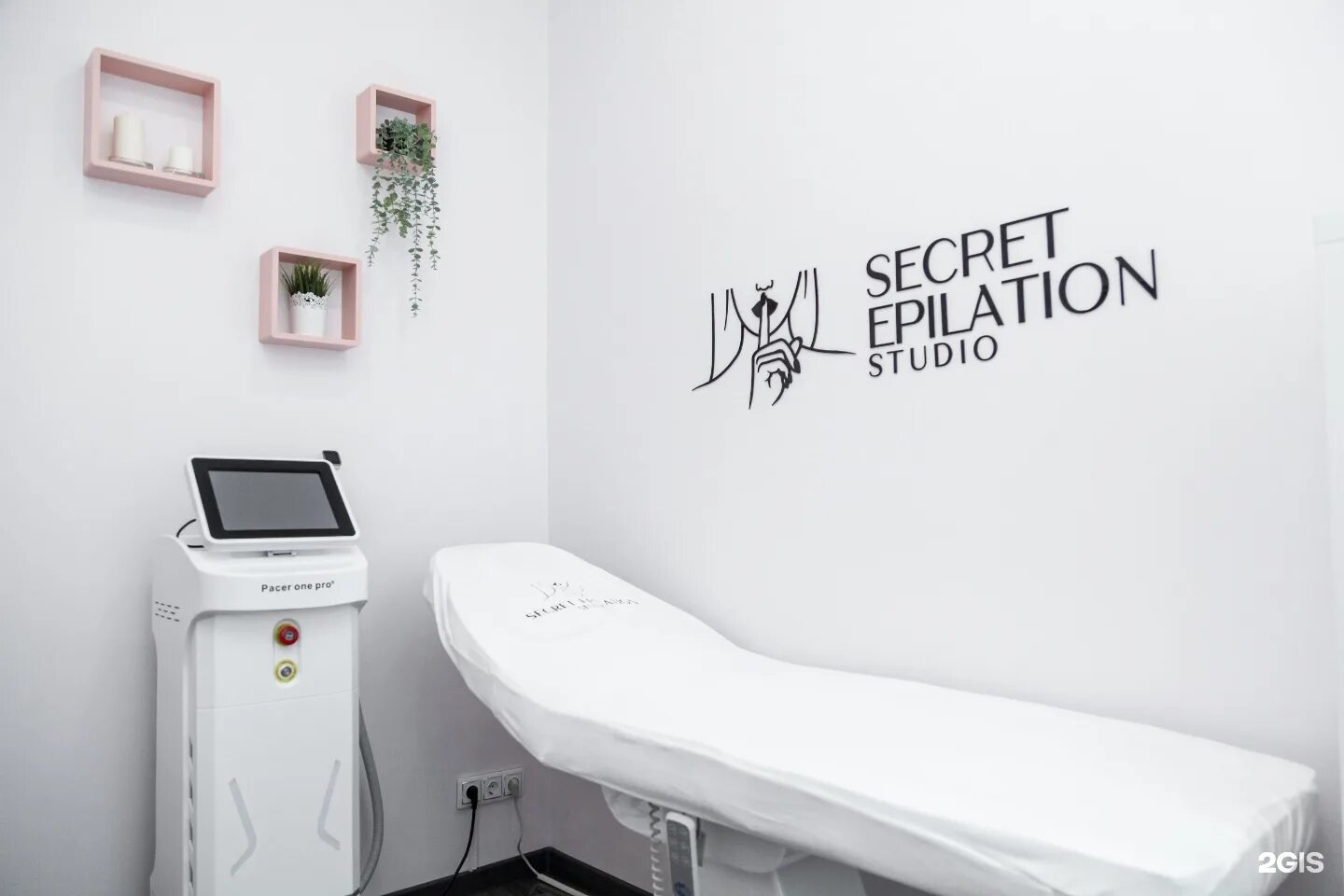 Beauty secret москва поселение. Москва улица Маросейка 6-8с1 epil Secret. Студия депиляции. Студия лазерной эпиляции. Дизайн студии лазерной эпиляции.