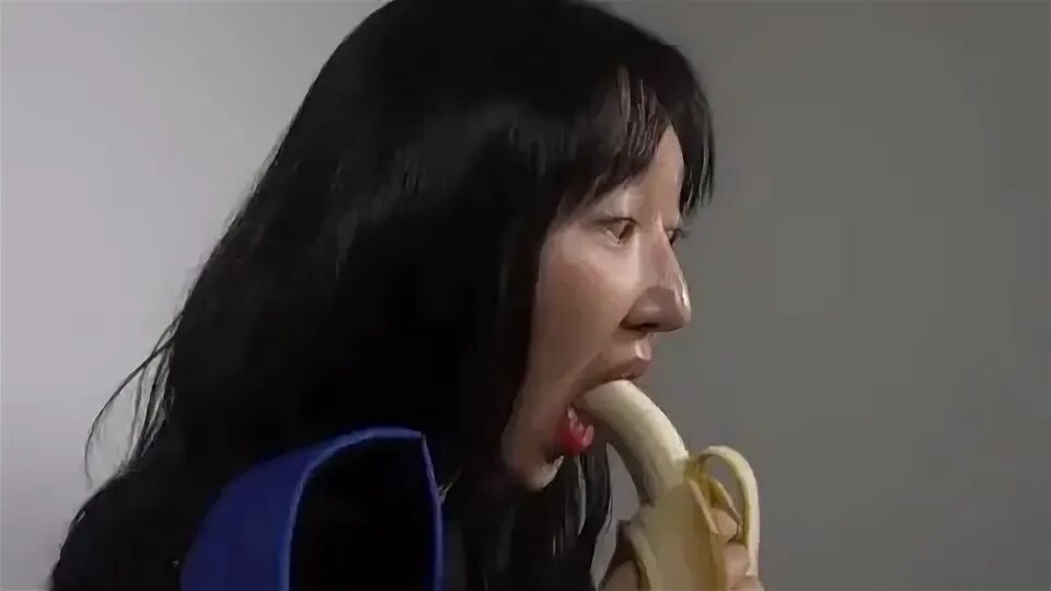 Горловой дома. Девушка с бананом. Глотает банан. Женщина с бананом во рту. Японка с бананом.
