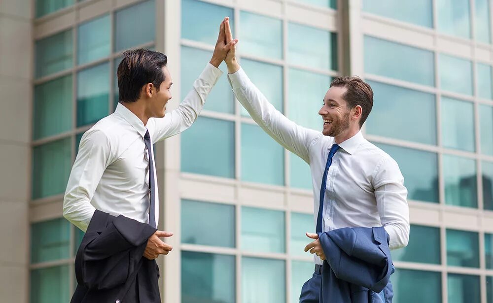 Взаимно деловые и дружеские отношения людей называются. Встреча людей. бизнес дружба. друзья бизнесмены. уважительный человек.