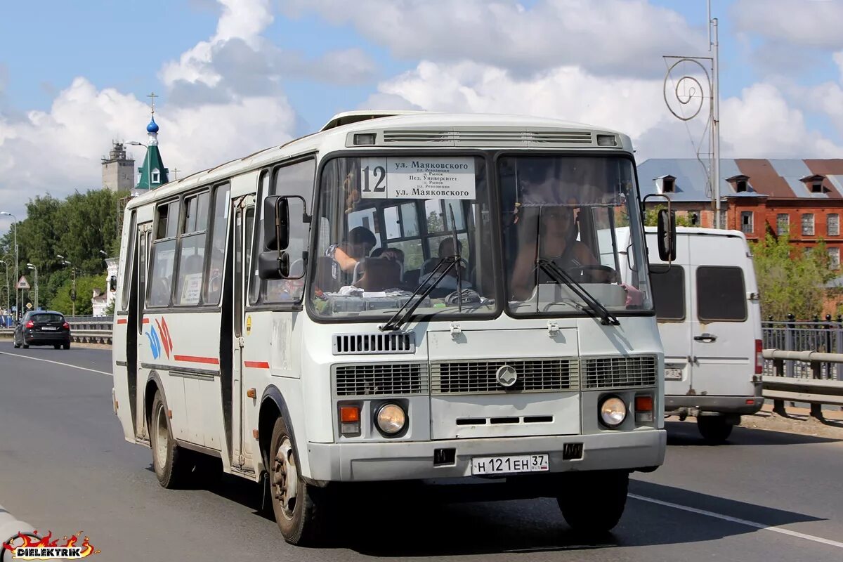 Покров иваново автобус. Иваново лежнево автобус. н121кс58.